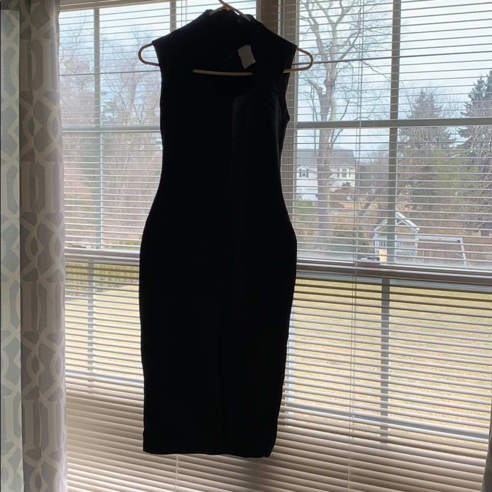 LBD that will hug all your curves.Smoke free home.